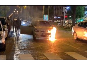 Alanya’da seyir halindeki otomobil yandı