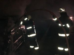 Mersin’de Seyir Halinde Yanan Araç Kullanılamaz Hale Geldi
