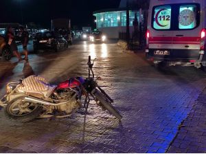 Motosikletler Birbirlerine Çarptı: 3 Yaralı