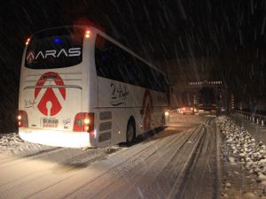 Erzincan-sivas Karayolu Ulaşıma Kapandı, Çok Sayıda Araç Yolda Mahsur Kaldı