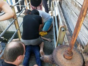 Sulama Kanalına Düşerek Sürüklenen Çocuk Yaşam Mücadelesi Veriyor