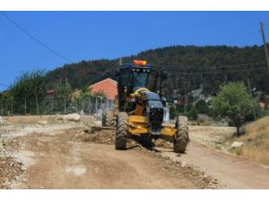 Kuzca’da yol bakım onarım çalışması