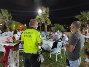 Samandağ’da Polis, Gece Gündüz ‘Maske-mesafe’ Denetimi Yaptı