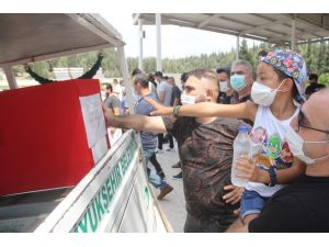 Evinde Ölü Bulunan Özel Harekat Polisi Toprağa Verildi
