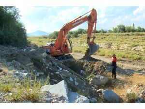 Isparta’da Kanalizasyon Borusuna Sıkışan Yavru Kedi İçin Seferberlik