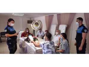 Mersin Polisi Korona Virüse Karşı Vatandaşları Bilgilendirmeye Devam Ediyor