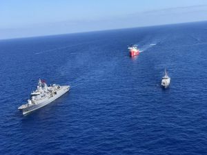 Msb: "Akdeniz Kalkanı Harekâtına Katılan Tcg Kemalreis Fırkateyni Akdeniz’de Kıbrıs Adası Doğusunda Kuzey Kıbrıs Türk Cumhuriyeti Sahil Güvenlik Gemileriyle Deniz Eğitimlerini Müteakip Barbaros Hayrettin Paşa Araştırma