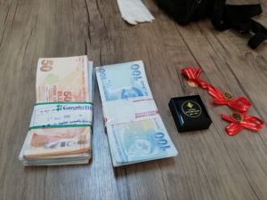 Pazar Yerinde Unutulan Para Dolu Çanta Sahibine Teslim Edildi