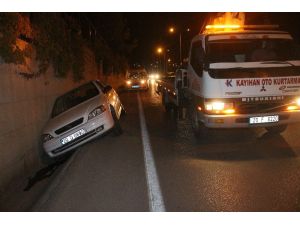 Dikkatsiz Sürücü Kendini Sulama Kanalında Buldu