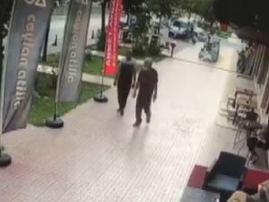Yerde Cüzdan Bulma Bahanesiyle Dolandırmak İstediler