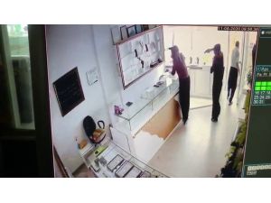 Kadın Kılığındaki Kuyumcu Soyguncuları Kozan’da Yakalandı