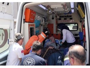 Yangın sırasında balkonda mahsur kalan yaşlı kadını itfaiye kurtardı