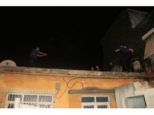 Silahlı Saldırganlar Saklandıkları Evin Damında Polis Tarafından Yakalandı