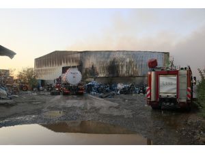 Geri Dönüşüm Fabrikasında Çıkan Yangın 3 Saat Sonunda Kontrol Altına Alındı