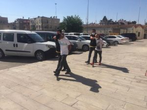Parkta Oturan Karı-kocayı Gasp Eden İki Zanlı Tutuklandı