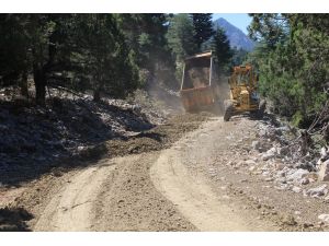 Büyükşehir’den Manavgat yayla yollarına bakım