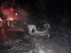 Antalya’da seyir halindeki otomobil alev alev yandı