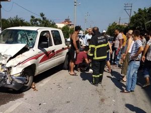 Motosiklet İle Hafif Ticari Araç Çarpıştı: 1 Yaralı