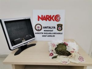 Bilgisayar monitörü içerisine sakladığı uyuşturucuyu kargo yoluyla getirdi