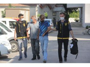 Üniversiteli Kızın Cüzdanını Çaldılar