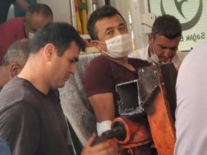 Silaj Makinesine Bacağını Kaptırdı