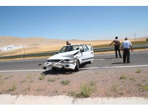 Konya’da Otomobil Bariyerlere Çarptı: 1 Yaralı