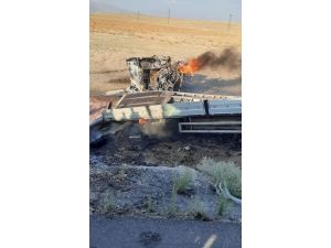 Otomobille Çarpışan Tır Alev Alev Yandı: 2 Yaralı
