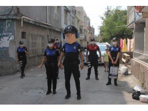 Polisten Korkan Çocuğa Polisten Doğum Günü Sürprizi