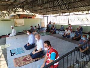 Yanan Camide Cuma Namazı Kılındı