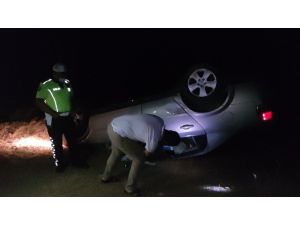 Taklalar Atan Otomobilden Yaralı Kurtuldu