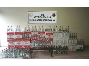 Otel deposundaki sahte içkiye jandarma baskını