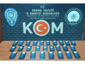 Otomobilin Motor Ve Teyp Bölümünden Kaçak Cep Telefonu Çıktı