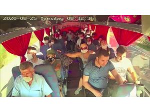 Otobüsün kırmızı ışıkta bekleyen araçları biçtiği o anlar kamerada