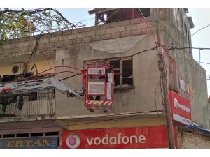 Evde Ölü Bulunan Şahıs Sökülen Pencereden Vinçle Çıkarıldı