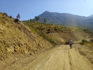 Gündoğmuş’ta heyelan yaşanan yol onarıldı