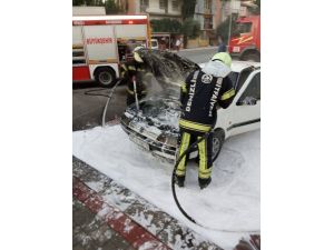 Park Halindeki Otomobil Alev Aldı