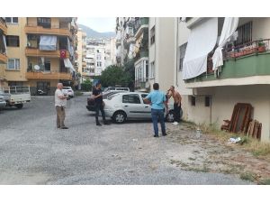 Alanya’da bunalıma giren genç kafasına silah dayadı