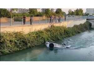 Otomobil Kanala Uçtu, Sürücü Kazayı Ucuz Atlattı