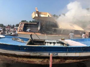 Hatay’da Tekne Yangını