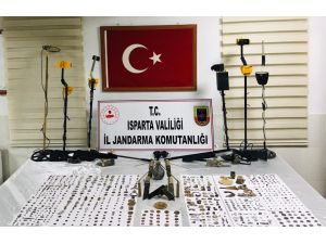 Isparta’da 553 Tarihi Obje Ve 191 Adet Sikke Ele Geçirildi