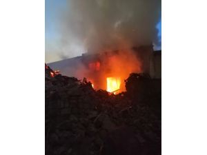 Ekmek Yapılmak İçin Yakılan Tandırdan Yangın Çıktı, 13 Koyun Telef Oldu