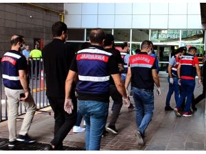 Mersin’de İkisi Kamu Görevlisi 3 Kişi Rüşvet İddiasıyla Tutuklandı