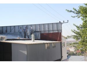 Çatıda Çalışırken Elektrik Akımına Kapılıp Yaralandı