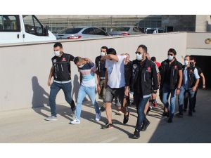 Mersin’den Antalya’ya salça kovasında uyuşturucu sevkiyatına 3 tutuklama