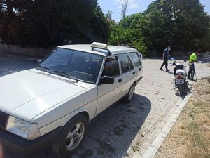 Otomobil İle Motosiklet Çarpıştı, 2 Kişi Yaralandı