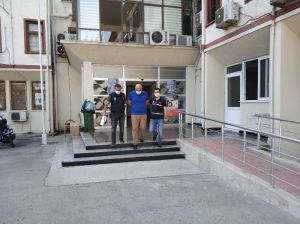Kendisini Gizli İstihbarat Görevlisi Olarak Tanıtıp, Dolandırdı