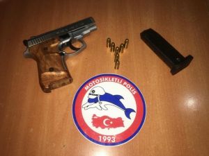 Şüphe Üzerine Durdurulan Araçlarda Ruhsatsız Silahlar Ele Geçirildi