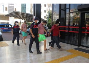 Alanya’da otomobil kundaklayan 3 şüpheli yakalandı