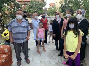 Engelli Kızını Döverken Görüntülenen Babanın Komşuları Konuştu: “Büyük Kızını Daha Önce De Döverek Hastanelik Etti”