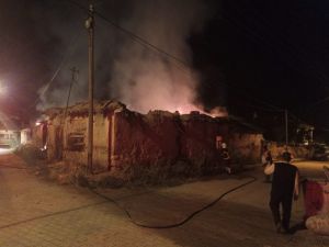 Şuhut’ta Çıkan Ev Yangını Paniğe Neden Oldu